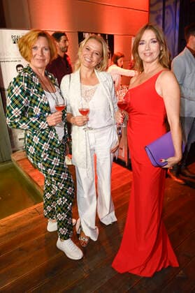 Marion Kracht, Nova Meierhenrich und Tina Ruland bei der Verleihung des Deutschen Schauspielpreises 2021 im Restaurant Spindler & Klatt. Berlin, 03.09.2021
