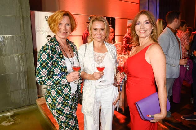 Marion Kracht, Nova Meierhenrich und Tina Ruland bei der Verleihung des Deutschen Schauspielpreises 2021 im Restaurant Spindler & Klatt. Berlin, 03.09.2021