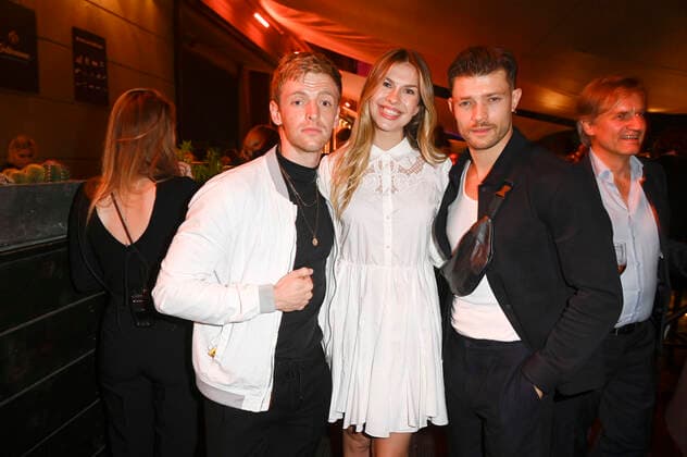 Timur Bartels, Zsa Zsa Inci Bürkle und Eugen Bauder bei der Verleihung des Deutschen Schauspielpreises 2021 im Restaurant Spindler & Klatt. Berlin, 03.09.2021