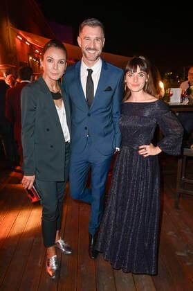 Nadine Warmuth, Jochen Schropp und Paula Schramm bei der Verleihung des Deutschen Schauspielpreises 2021 im Restaurant Spindler & Klatt. Berlin, 03.09.2021