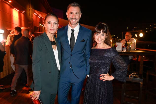Nadine Warmuth, Jochen Schropp und Paula Schramm bei der Verleihung des Deutschen Schauspielpreises 2021 im Restaurant Spindler & Klatt. Berlin, 03.09.2021