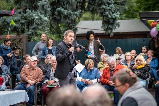 Berlin Pankow OT Prenzlauer Berg! 125 Jahre Bornholmer Gärten, Kleingartenkolonie an der Bornholmer Brücke. Politischer Frühschoppen mit den Berliner Spitzenkandidaten anläßlich Sommerfest Bezirksbürgermeister Sören Benn Berlin Pankow *** Berlin Pankow OT Prenzlauer Berg 125 years Bornholmer Gärten, allotment garden colony at Bornholmer Brücke Political morning pint with Berlins top candidates on the occasion of the summer festival District Mayor Sören Benn Berlin Pankow