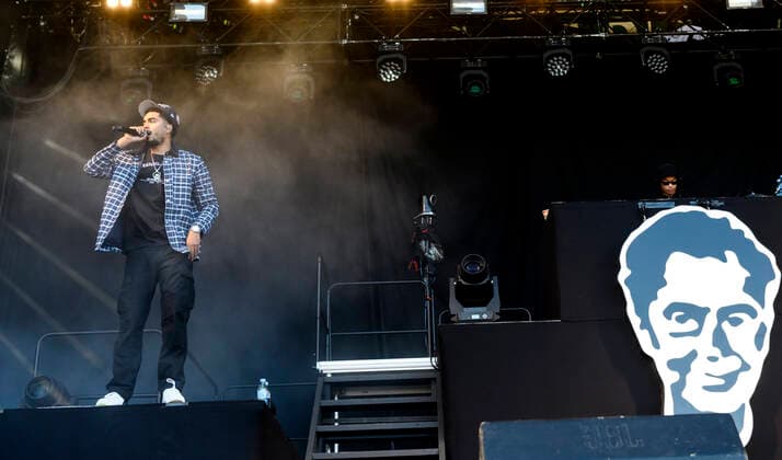 Tilbage Til Live Danske Kesi paa scenen paa Refshaleoeen loerdag den 4. september 2021. Under overskriften Tilbage Til Live er ni af landets stoerste festivaler sammen om at skabe oplevelser med livemusikken og faellesskabet i centrum med en udendoers koncertdag paa Refshaleoeen i Koebenhavn.. , Copenhagen Copyright: TorbenxChristensen TorbenxChristensenx cop108 spdk20210904-181625-L