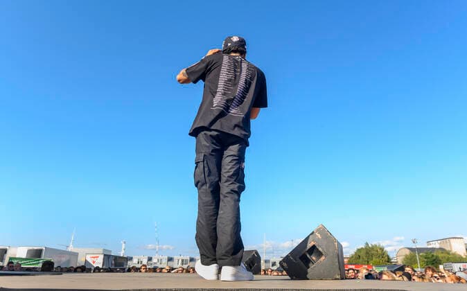 Tilbage Til Live Danske Kesi paa scenen paa Refshaleoeen loerdag den 4. september 2021. Under overskriften Tilbage Til Live er ni af landets stoerste festivaler sammen om at skabe oplevelser med livemusikken og faellesskabet i centrum med en udendoers koncertdag paa Refshaleoeen i Koebenhavn.. , Copenhagen Copyright: TorbenxChristensen TorbenxChristensenx cop108 spdk20210904-181758-L
