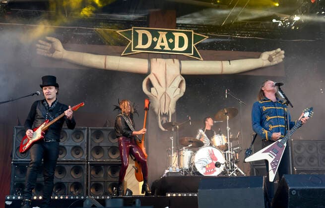 Entertainment Bilder des Tages Tilbage Til Live Det danske band D-A-D paa scenen paa Refshaleoeen loerdag den 4. september 2021. Under overskriften Tilbage Til Live er ni af landets stoerste festivaler sammen om at skabe oplevelser med livemusikken og faellesskabet i centrum med en udendoers koncertdag paa Refshaleoeen i Koebenhavn.. , Copenhagen Copyright: TorbenxChristensen TorbenxChristensenx cop108 spdk20210904-191008-L