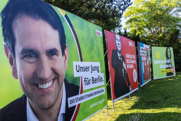 Großplakate von CDU, SPD, Die Linke und Die Grüne zur Bundestagswahl 2021. Andreas Jung (MdB, CDU) ist örtllicher Kandidat im Wahlkreis Konstanz. BTW21. 04.09.2021: Deutschland, Baden-Württemberg, Radolfzell. *** Large posters of CDU, SPD, Die Linke and Die Grüne for the Bundestag election 2021 Andreas Jung MdB, CDU is local candidate in the constituency Konstanz BTW21 04 09 2021 Germany, Baden Württemberg, Radolfzell
