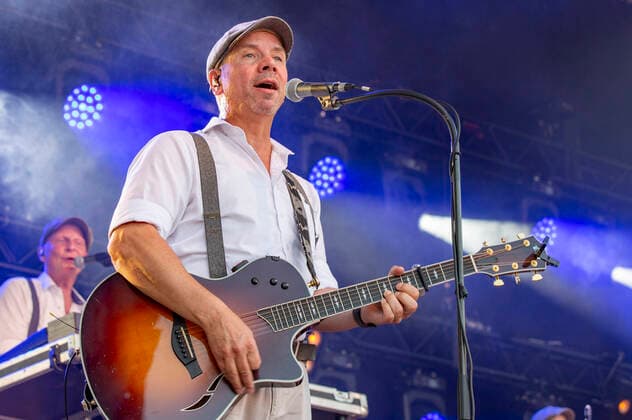 Mike Siegmund von Klüngelköpp live beim Üvverm Horizont Konzert auf dem OpenAir-Port Festival 2021 am Flughafen Köln Bonn. Köln, 04.09.2021