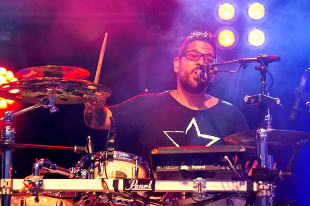 Victor Gonzales von Kempes Finest live beim Üvverm Horizont Konzert auf dem OpenAir-Port Festival 2021 am Flughafen Köln Bonn. Köln, 04.09.2021