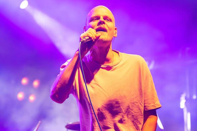 Oliver Niesen von Cat Ballou live beim Üvverm Horizont Konzert auf dem OpenAir-Port Festival 2021 am Flughafen Köln Bonn. Köln, 04.09.2021