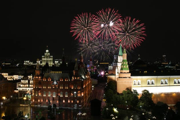 MOSCOW, RUSSIA â€“ SEPEMBER 5, 2021: Fireworks light up the sky at the closing of the 2021 Spasskaya Tower International Military Music Festival in Moscow s Red Square. Marina Lystseva TASS  TS10F3EB