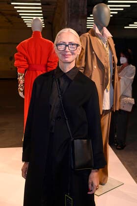 Christiane Arp bei der Gruppenausstellung des Kulturformats Der Berliner Salon auf der MBFW im Rahmen der Fashion Week Berlin Spring Summer 2022 im Kraftwerk Berlin. Berlin, 06.09.2021