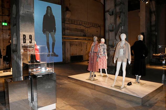 Gruppenausstellung des Kulturformats Der Berliner Salon auf der MBFW im Rahmen der Fashion Week Berlin Spring Summer 2022 im Kraftwerk Berlin. Berlin, 06.09.2021