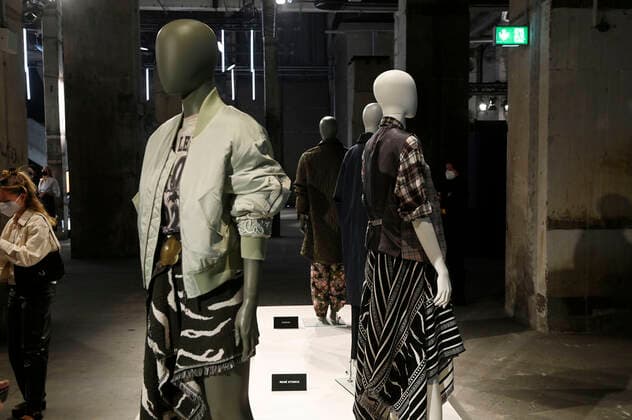 Gruppenausstellung des Kulturformats Der Berliner Salon auf der MBFW im Rahmen der Fashion Week Berlin Spring Summer 2022 im Kraftwerk Berlin. Berlin, 06.09.2021