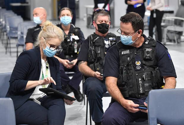 QLD CORONAVIRUS COVID19, A health care worker (left) is seen with Queensland Police Officers after they received the COVID-19 vaccination at the new vaccination hub at the Brisbane Entertainment Centre in Brisbane, Tuesday, September 7, 2021. The Queensland government is trying to ramp up COVID-19 vaccinations before Delta reappears in the state, after bringing another outbreak under control. ( NO ARCHIVING, EDITORIAL USE ONLY, NO USE IN BOOKS WITHOUT CONSENT BRISBANE QLD AUSTRALIA  Copyright: xDARRENxENGLANDx 20210907001573543196