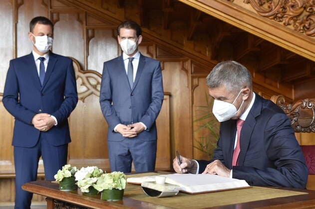 News Themen der Woche KW36 News Bilder des Tages Czech Prime Minister Andrej Babis (ANO), right, holds meeting in Slavkov (Austerlitz) format with Slovak PM Eduard Heger (left) and Austrian Chancellor Sebastian Kurz (centre) in Lednice, Czech Republic, September 7, 2021. (CTKxPhoto VaclavxSalek) CTKPhotoP2021090705347 