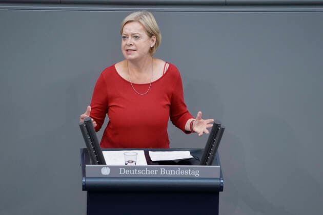 239. Bundestagssitzung und Debatte Aktuell, 07.09.2021, Berlin, Dr. Gesine Loetzsch im Portrait bei ihrer Rede Sondervermoegen Aufbauhilfe 2021 bei der 239. Sitzung des Deutschen Bundestag in Berlin Berlin Berlin Deutschland