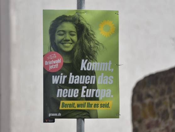07.09.2021, xblx, Politik, Wahlplakat Bundestagswahl 26.09.2021, Wahlwerbung Die Grünen, Grüne, grüne Partei, Bündnis 90, KOMMT, WIR BAUEN DAS NEUE EUROPA, BEREIT, WEIL IHR ES SEID Frankfurt *** 07 09 2021, xblx, politics, election poster federal election 26 09 2021, election advertising The Greens, Greens, Green Party, Alliance 90, COME, WE ARE BUILDING THE NEW EUROPE, READY, BECAUSE YOU ARE Frankfurt