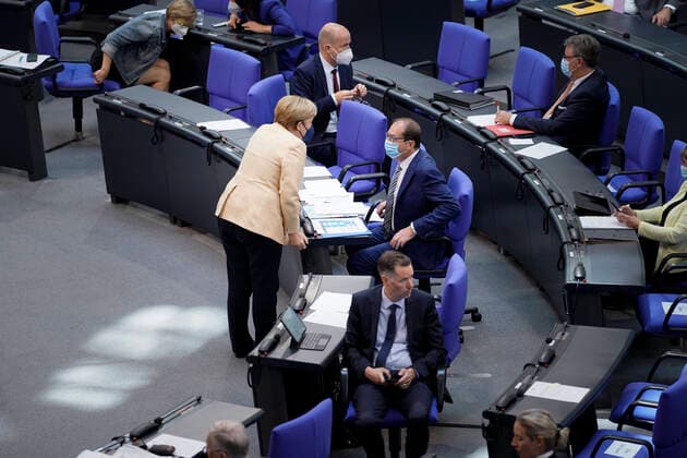 239. Bundestagssitzung und Debatte Aktuell, 07.09.2021, Berlin, Angela Merkel die Bundeskanzlerin der Bundesrepublik Deutschland und Alexander Dobrindt bei der 239. Sitzung des Deutschen Bundestag in Berlin Berlin Berlin Deutschland