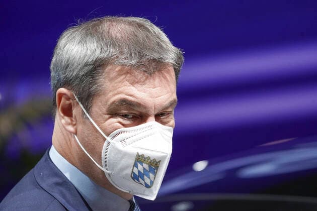 News Bilder des Tages Eroeffnung und Messerundgang der IAA Mobility Aktuell, 07.09.2021, Muenchen, Ministerpraesident Markus Soeder im Potrait mit Maske und Landeswappen Aufdruck beim Rundgang und der Eroeffnung der IAA Mobility 2021 auf dem Messegelaende in Muenchen Muenchen Bayern Deutschland