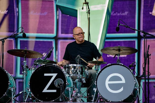 September 6, 2021, Seattle, Washington, USA: Seattle, WA - SEPTEMBER 06, 2021 : Drummer Patrick Wilson of the rock band Weezer performs to a sold out crowd during the Hella Mega Tour at T-Mobile Park on September 06, 202 1 in Seattle, Washington. Photo Xander Deccio imageSPACE Seattle USA - ZUMAs181 20210906_zea_s181_220 Copyright: xImagespacex