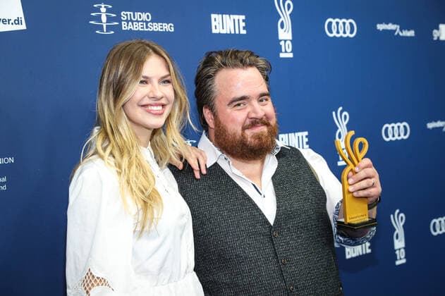 Verleihung DEUTSCHER SCHAUSPIELPREIS 2021 Preisträger Tristan Seith und Laudatorin Verleihung Deutscher Schauspielpreis 2021 im Spindler und Klatt in Berlin Copyright: xEventpressxRadkex