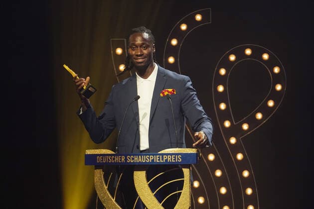 Verleihung DEUTSCHER SCHAUSPIELPREIS 2021 Eugene Boateng bei der Verleihung DEUTSCHER SCHAUSPIELPREIS 2021 im Spindler und Klatt in Berlin Copyright: xEventpressx