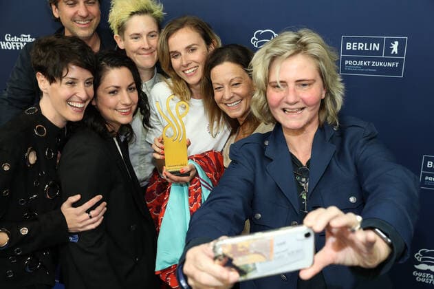 Verleihung DEUTSCHER SCHAUSPIELPREIS 2021 Preisträger ActOut und Queer Media Society Verleihung Deutscher Schauspielpreis 2021 im Spindler und Klatt in Berlin Copyright: xEventpressxRadkex