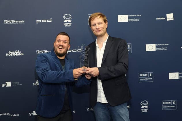 Verleihung DEUTSCHER SCHAUSPIELPREIS 2021 Preisträger Fairness Preis Kurzfilm Das beste Orchester Verleihung Deutscher Schauspielpreis 2021 im Spindler und Klatt in Berlin Copyright: xEventpressxRadkex