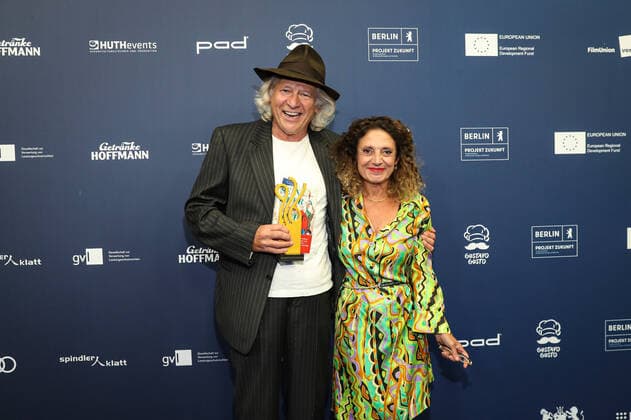 Verleihung DEUTSCHER SCHAUSPIELPREIS 2021 Preisträger Therese Giese Preis - Klaus Pohl und Laudatorin Verleihung Deutscher Schauspielpreis 2021 im Spindler und Klatt in Berlin Copyright: xEventpressxRadkex