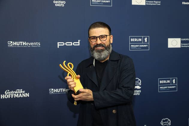 Verleihung DEUTSCHER SCHAUSPIELPREIS 2021 Preisträger Nicola Devico Mamone Verleihung Deutscher Schauspielpreis 2021 im Spindler und Klatt in Berlin Copyright: xEventpressxRadkex