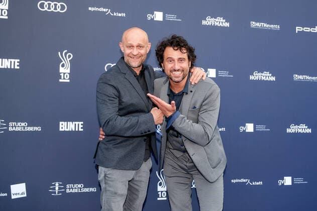 Verleihung DEUTSCHER SCHAUSPIELPREIS 2021 Jürgen Vogel und Serkan Kaya auf dem roten Teppich bei der Verleihung des Deutschen Schauspielpreis im Spindler & Klatt in Berlin. Copyright: xEventpressxGolejewskix