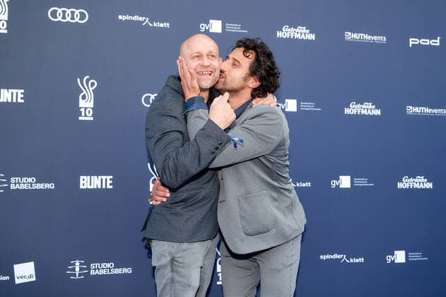 Verleihung DEUTSCHER SCHAUSPIELPREIS 2021 Jürgen Vogel und Serkan Kaya auf dem roten Teppich bei der Verleihung des Deutschen Schauspielpreis im Spindler & Klatt in Berlin. Copyright: xEventpressxGolejewskix