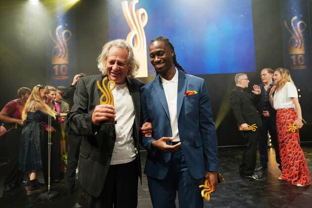 Verleihung DEUTSCHER SCHAUSPIELPREIS 2021 Klaus Pohl mit Eugene Boateng bei der Verleihung DEUTSCHER SCHAUSPIELPREIS 2021 im Spindler und Klatt in Berlin Copyright: xEventpressx
