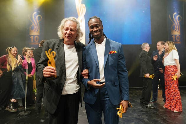 Verleihung DEUTSCHER SCHAUSPIELPREIS 2021 Klaus Pohl mit Eugene Boateng bei der Verleihung DEUTSCHER SCHAUSPIELPREIS 2021 im Spindler und Klatt in Berlin Copyright: xEventpressx