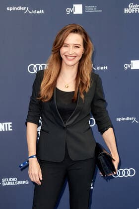 Verleihung DEUTSCHER SCHAUSPIELPREIS 2021 Katrin Bauerfeind auf dem roten Teppich bei der Verleihung des Deutschen Schauspielpreis im Spindler & Klatt in Berlin. Copyright: xEventpressxGolejewskix