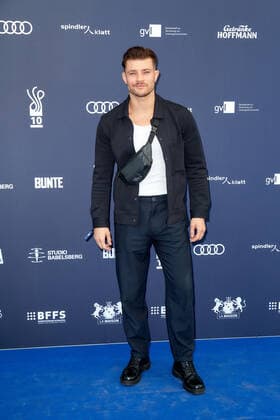 Verleihung DEUTSCHER SCHAUSPIELPREIS 2021 Eugen Bauder auf dem roten Teppich bei der Verleihung des Deutschen Schauspielpreis im Spindler & Klatt in Berlin. Copyright: xEventpressxGolejewskix