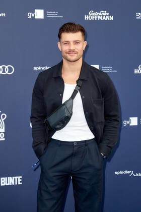 Verleihung DEUTSCHER SCHAUSPIELPREIS 2021 Eugen Bauder auf dem roten Teppich bei der Verleihung des Deutschen Schauspielpreis im Spindler & Klatt in Berlin. Copyright: xEventpressxGolejewskix