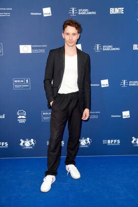 Verleihung DEUTSCHER SCHAUSPIELPREIS 2021 Jonathan Berlin auf dem roten Teppich bei der Verleihung des Deutschen Schauspielpreis im Spindler & Klatt in Berlin. Copyright: xEventpressxGolejewskix