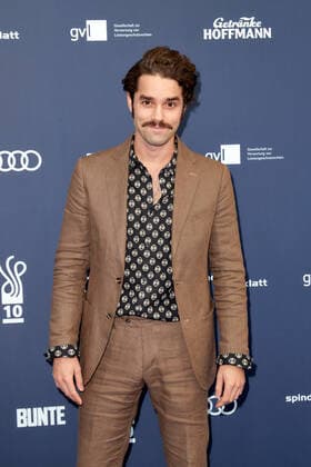 Verleihung DEUTSCHER SCHAUSPIELPREIS 2021 Maximilian Befort auf dem roten Teppich bei der Verleihung des Deutschen Schauspielpreis im Spindler & Klatt in Berlin. Copyright: xEventpressxGolejewskix