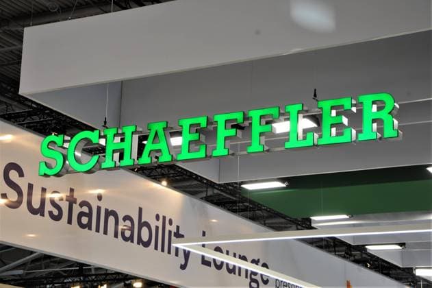 IAA Mobility (Internationale Automobil Ausstellung) 2021 in Muenchen. Foto: Die Schaeffler-Gruppe mit Sitz in Herzogenaurach ist ein boersennotierter deutscher Zulieferer der Automobil- und Maschinenbauindustrie. Zu den Produkten der Gruppe zaehlen Kupplungssysteme, Getriebeteile, Nockenwellenversteller, Lager und Lineartechnik-Komponenten *** IAA Mobility International Motor Show 2021 in Munich Photo The Schaeffler Group, headquartered in Herzogenaurach, is a listed German supplier to the automotive and mechanical engineering industries The Groups products include clutch systems, transmission components, camshaft phasing units, bearings and linear technology components