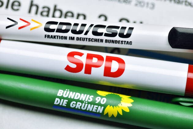 Parteien-Kugelschreiber auf einem Stimmzettel, Koalition aus CDU CSU, SPD und GrÃ¼nen, Kenia-Koalition