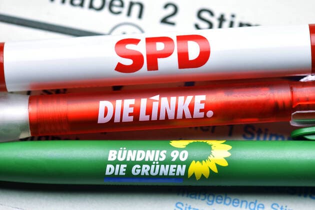 Parteien-Kugelschreiber auf einem Stimmzettel, Koalition aus SPD, Die Linke und den GrÃ¼nen, Mitte-Links-BÃ¼ndnis
