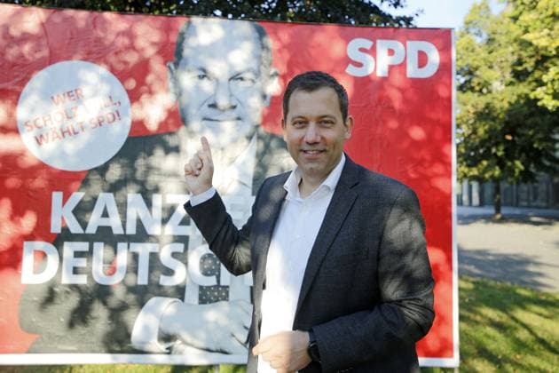 SPD - Plakataktion mit Lars Klingbeil, Duesseldorf, 09.09.2021 Duesseldorf Deutschland *** SPD poster campaign with Lars Klingbeil, Duesseldorf, 09 09 2021 Duesseldorf Germany Copyright: xLeonxKuegeler xphotothekx