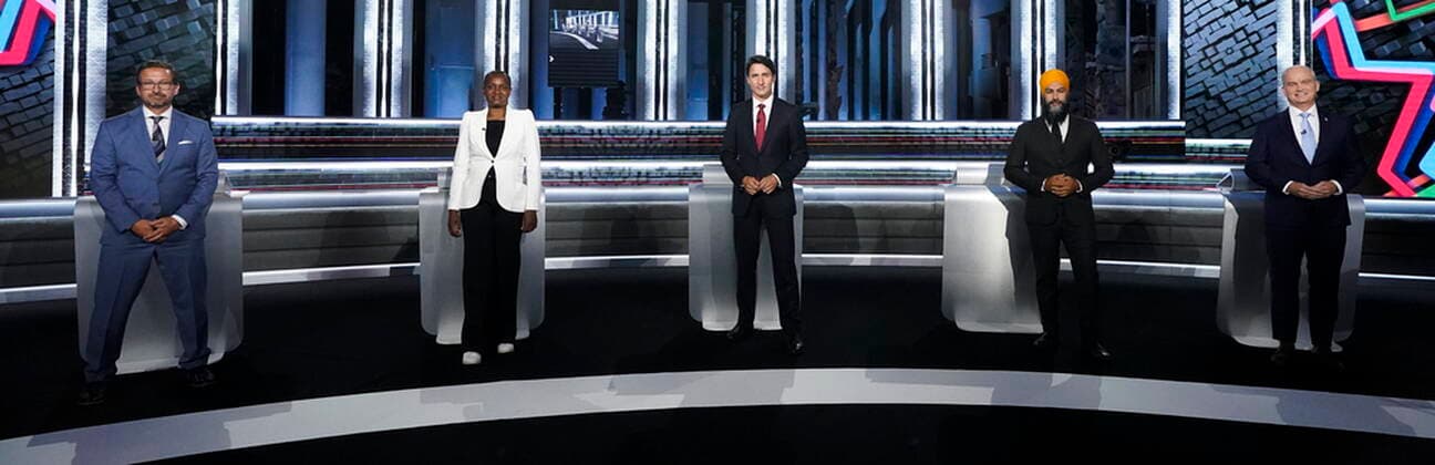 September 9, 2021, Gatineau, PQ, Canada: Bloc Quebecois Leader Yves-Francois Blanchet, left to right, Green Party Leader Annamie Paul, Liberal Leader Justin Trudeau, NDP Leader Jagmeet Singh, and Conservative Leader Erin O Toole pose for an official photo before the federal election English-language Leaders debate in Gatineau, Que., on Thursday, Sept. 9, 2021. Gatineau Canada  - ZUMAc35_ 20210909_zaf_c35_056 Copyright: xSeanxKilpatrickx