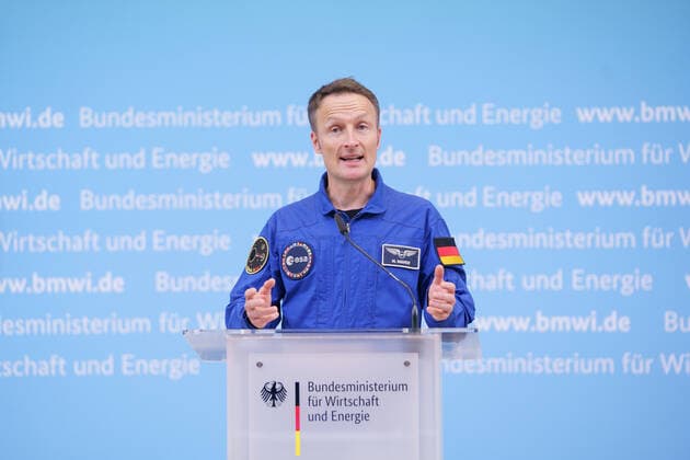 Bundesministerium für Wirtschaft und Energie BMWI Pressestatement zur ESA-Astronautenmission Cosmic Kiss - Dr. Matthias Maurer, ESA-Astronaut;Bundesministerium für Wirtschaft und Energie BMWI Pressestatement zur ESA-Astronautenmission Cosmic Kiss - Dr. Matthias Maurer, ESA-Astronaut, Berlin Berlin Deutschland BMWI *** Federal Ministry for Economic Affairs and Energy BMWI Press Statement on the ESA Astronaut Mission Cosmic Kiss Dr Matthias Maurer, ESA Astronaut Federal Ministry for Economic Affairs and Energy BMWI Press Statement on the ESA Astronaut Mission Cosmic Kiss Dr Matthias Maurer, ESA Astronaut, Berlin Berlin Germany BMWI