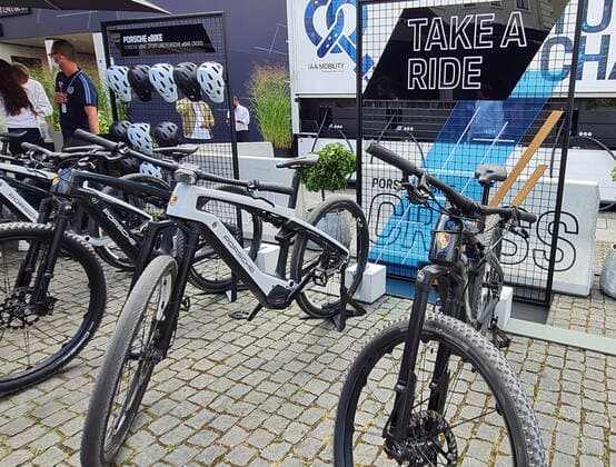 IAA Mobility 2021 am 10.09.2021 auf dem Wittelsbacher Platz in München Porsche eBike Mit dem Open Space bringen die IAA MOBILITY 2021 vom 07. bis 12. September für das breite Publikum direkt in die Innenstadt der bayerischen Metropole. *** IAA Mobility 2021 on 10 09 2021 at Wittelsbacher Platz in Munich Porsche eBike With the Open Space bring the IAA MOBILITY 2021 from 07 to 12 September for the general public directly into the city center of the Bavarian metropolis xMPx