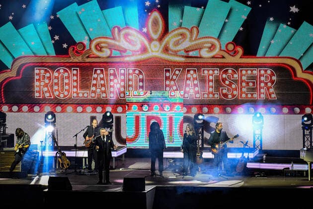 10.09.2021, xlakx, Entertainment Musik, Roland Kaiser Open Air Berlin 2021 emspor, v.l.Roland Kaiser live mit Band Open Air-Tournee 2021.Zweifelsohne gehoert das Konzert in der Berliner Waldbuehne bereits jetzt schon zu den Sommer-Favoriten der Roland Kaiser Open Air-Saison Berlin