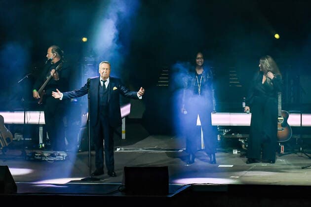 10.09.2021, xlakx, Entertainment Musik, Roland Kaiser Open Air Berlin 2021 emspor, v.l.Roland Kaiser live mit Band Open Air-Tournee 2021.Zweifelsohne gehoert das Konzert in der Berliner Waldbuehne bereits jetzt schon zu den Sommer-Favoriten der Roland Kaiser Open Air-Saison Berlin