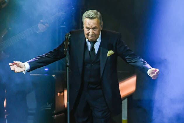 10.09.2021, xlakx, Entertainment Musik, Roland Kaiser Open Air Berlin 2021 emspor, v.l.Roland Kaiser live mit Band Open Air-Tournee 2021.Zweifelsohne gehoert das Konzert in der Berliner Waldbuehne bereits jetzt schon zu den Sommer-Favoriten der Roland Kaiser Open Air-Saison Berlin