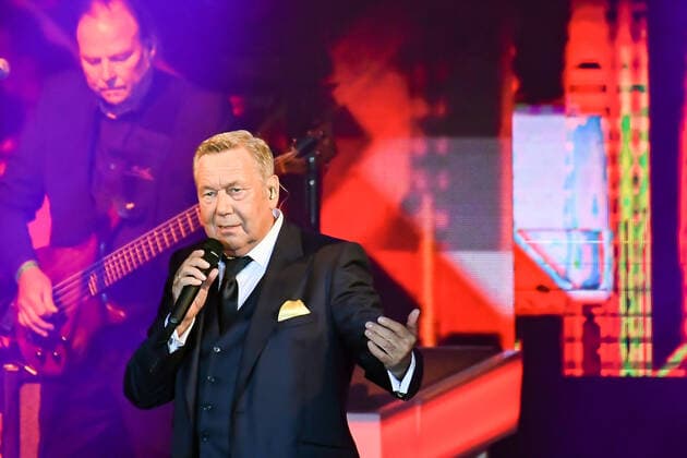 10.09.2021, xlakx, Entertainment Musik, Roland Kaiser Open Air Berlin 2021 emspor, v.l.Roland Kaiser live mit Band Open Air-Tournee 2021.Zweifelsohne gehoert das Konzert in der Berliner Waldbuehne bereits jetzt schon zu den Sommer-Favoriten der Roland Kaiser Open Air-Saison Berlin